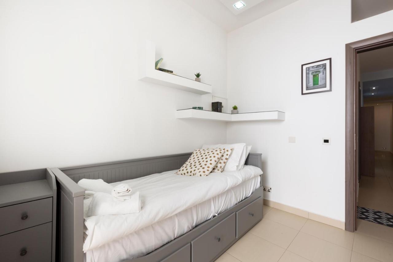 Dc36 -Spacious&Stylish 3 Bedroom Flat. Prime Zone เมลลิฮา ภายนอก รูปภาพ